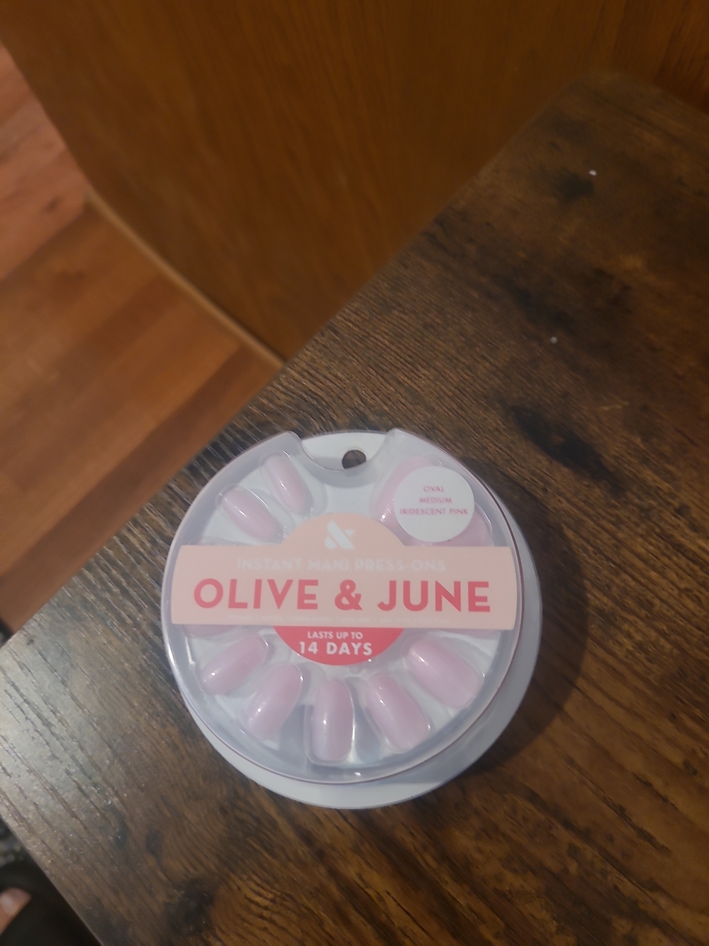 Olive & June Instant Mani Press-On Nails Glue Medium Oval Iridescent Pink